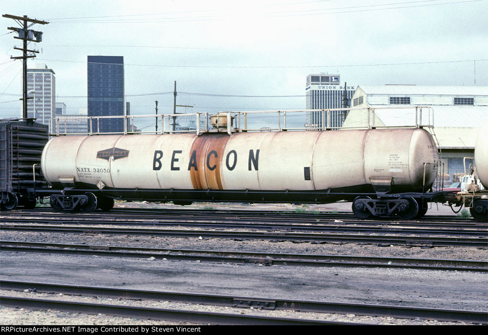 Beacon LPG tank car NATX #32050